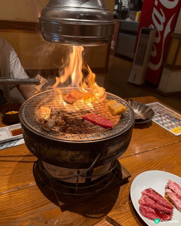 今次福岡之旅去左農家の一服食和牛燒肉，用炭火燒出黎既肉十分香...