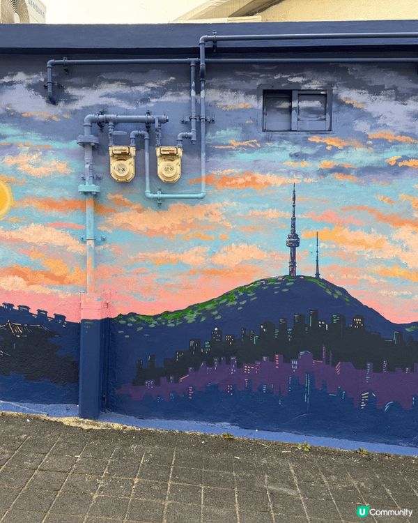 今次到首爾hea遊，去了壁畫村，沿路都有好多漂亮壁畫同精緻咖...