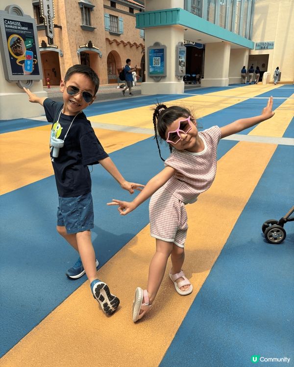 打卡點包括有新加坡既機場、環球影城、濱海灣花園Gardens...