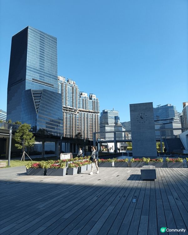 與老人家一起最美的啓德體育園週邊的景色