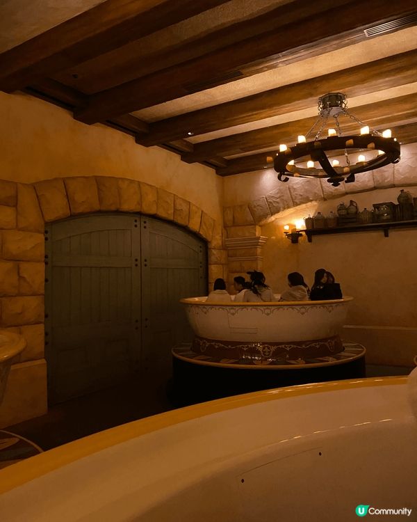 東京迪士尼必到的打卡點：美女與野獸。去迪士尼前，已經在上網爬...