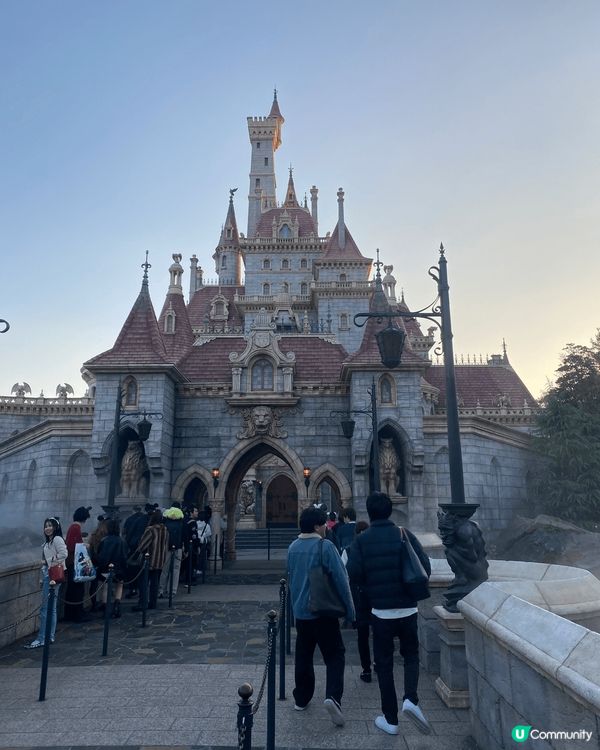 東京迪士尼必到的打卡點：美女與野獸。去迪士尼前，已經在上網爬...