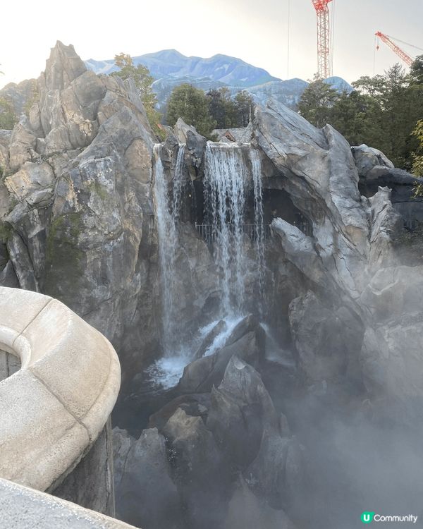 東京迪士尼必到的打卡點：美女與野獸。去迪士尼前，已經在上網爬...