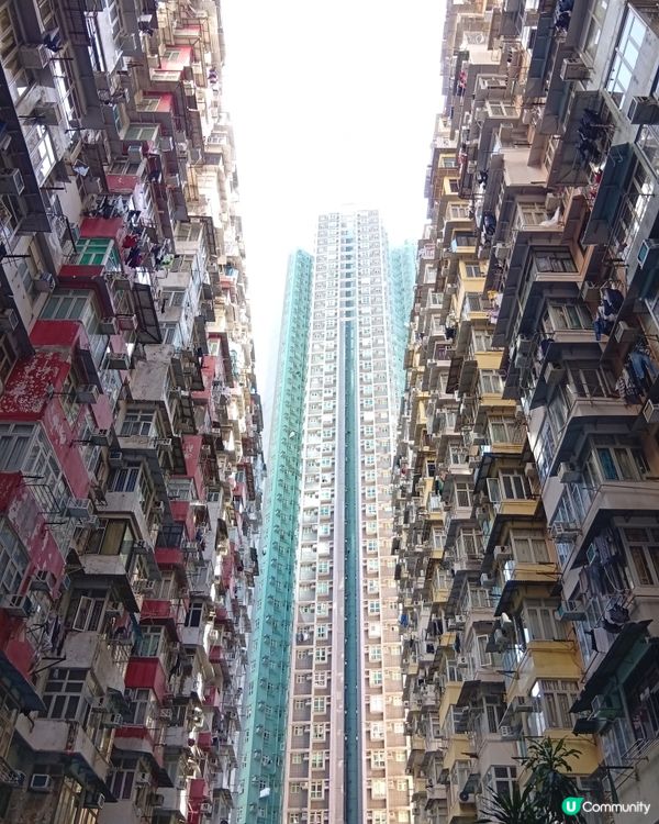 走進火紅變形金剛場景打卡-怪獸大廈