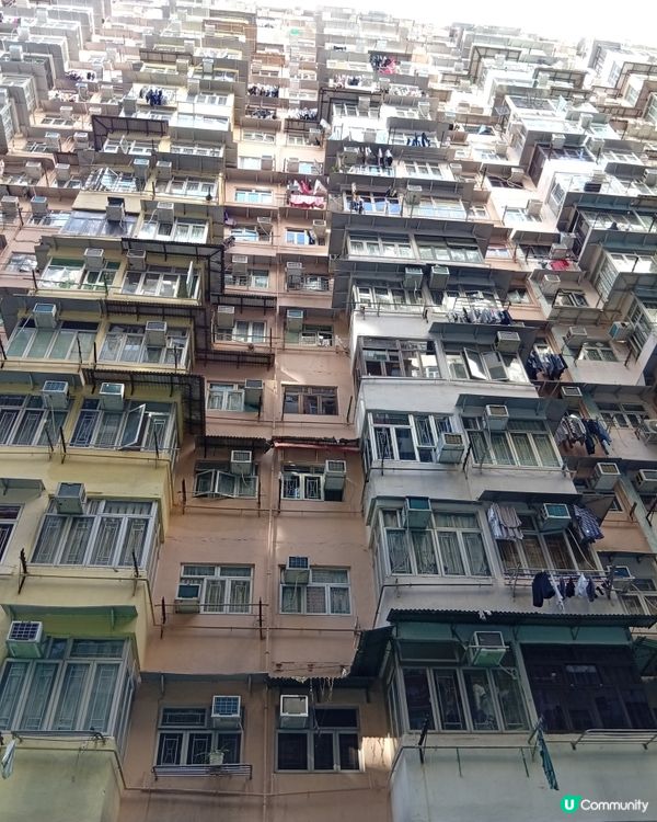 走進火紅變形金剛場景打卡-怪獸大廈