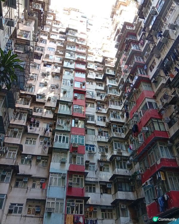 走進火紅變形金剛場景打卡-怪獸大廈