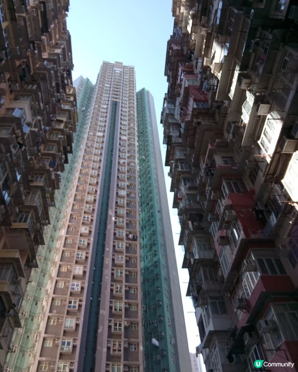 走進火紅變形金剛場景打卡-怪獸大廈