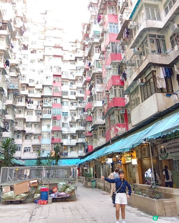 走進火紅變形金剛場景打卡-怪獸大廈