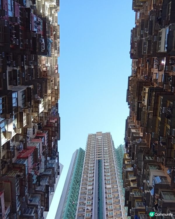 走進火紅變形金剛場景打卡-怪獸大廈