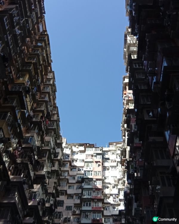 走進火紅變形金剛場景打卡-怪獸大廈