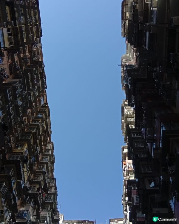 走進火紅變形金剛場景打卡-怪獸大廈