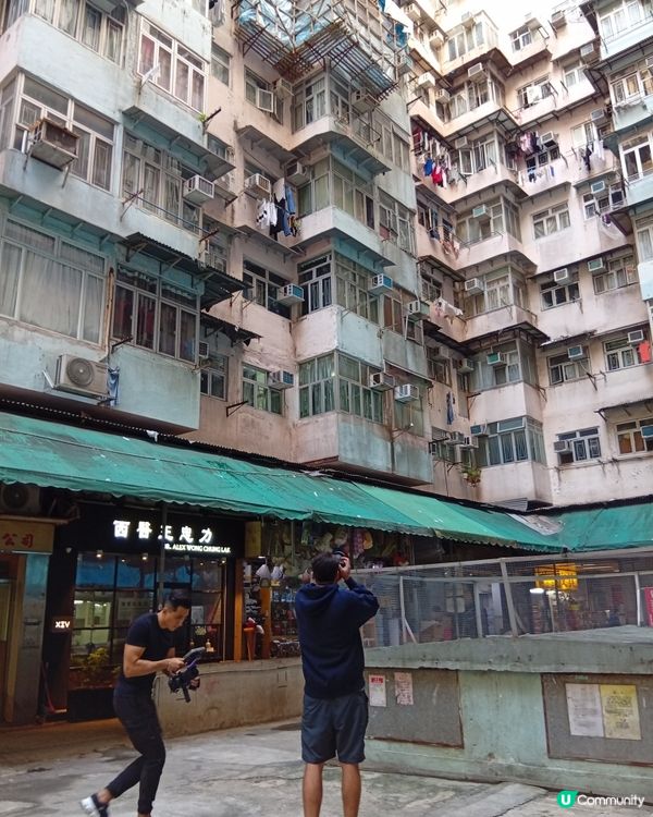 走進火紅變形金剛場景打卡-怪獸大廈