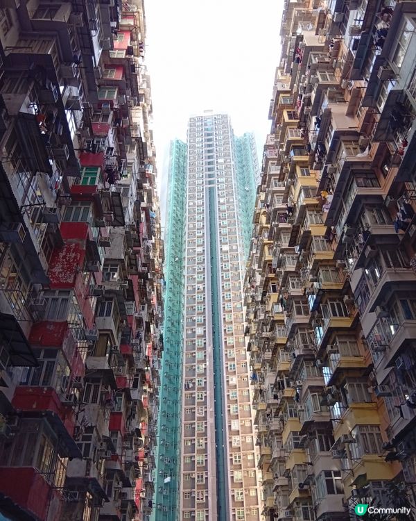 走進火紅變形金剛場景打卡-怪獸大廈