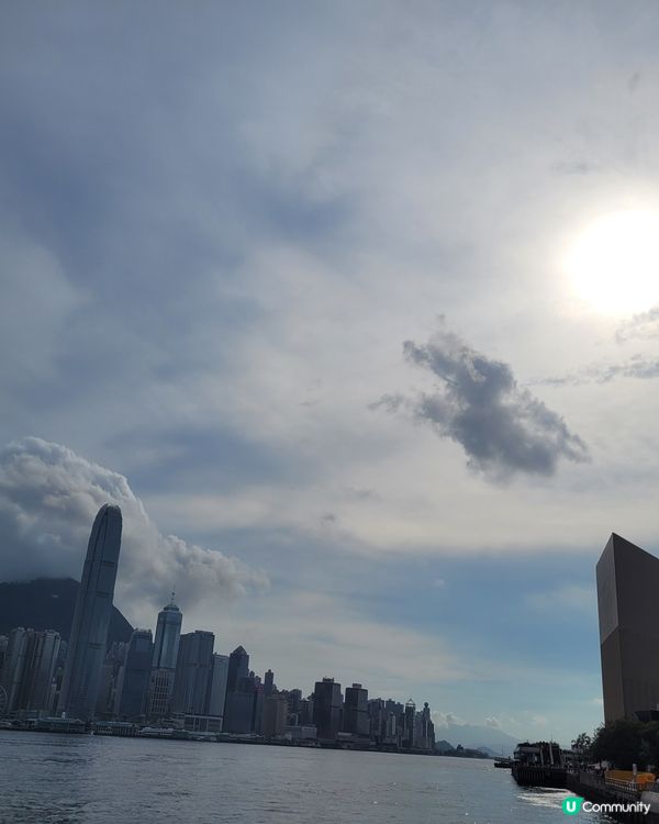 尖沙咀星光大道，遊客必遊景點，輕鬆行好的地方，沿路看不同明星...