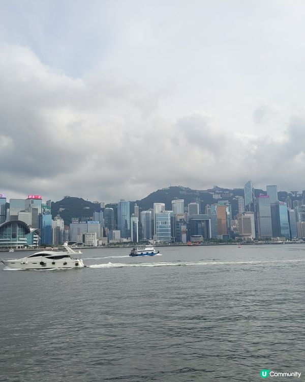 尖沙咀星光大道，遊客必遊景點，輕鬆行好的地方，沿路看不同明星...