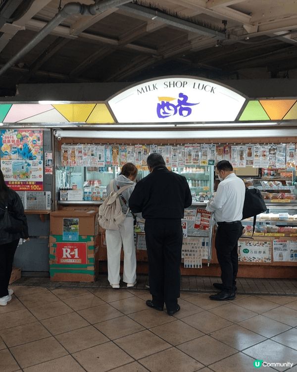 早上飲牛奶, JR秋葉源6號月台店舖, 最少有20多款選擇,...