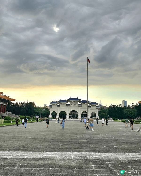 第一次去，地方很大，夜市很多台灣小吃，威士忌酒廠，可以睇到點...