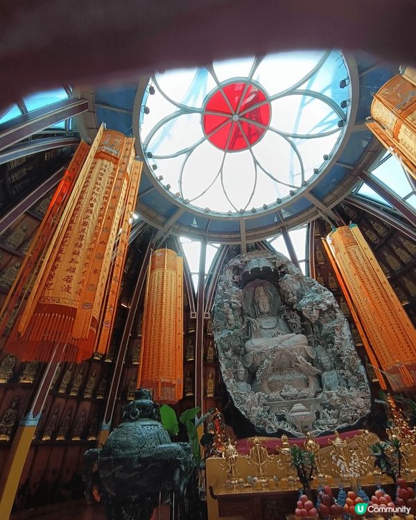 拍攝於韶關經律論國際酒店附近的旅遊熱點,如世界最大的翡翠玉石...