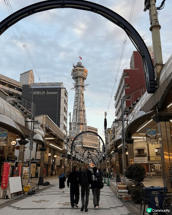 大阪之旅必去景點通天閣，日間和夜晚的景色各有特色