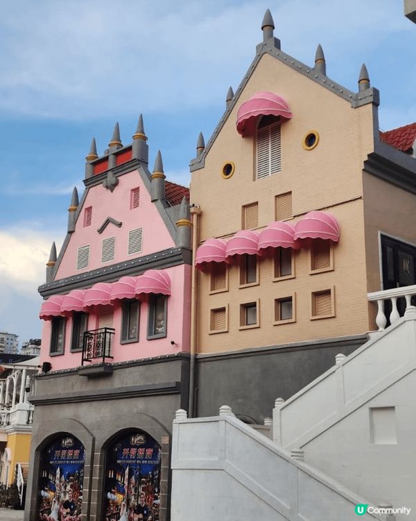 梅拉尼亞小鎮，這個地方充滿了色彩，亦彷彿去到外國，為繁忙的工...