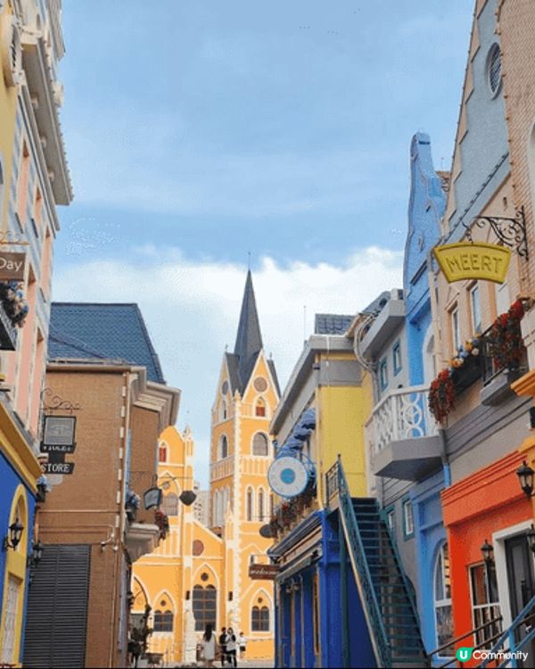 梅拉尼亞小鎮，這個地方充滿了色彩，亦彷彿去到外國，為繁忙的工...