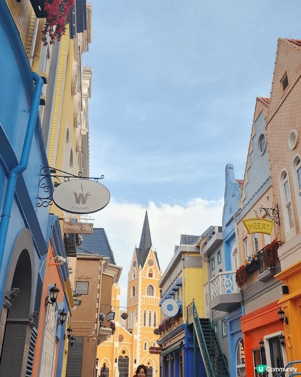 梅拉尼亞小鎮，這個地方充滿了色彩，亦彷彿去到外國，為繁忙的工...