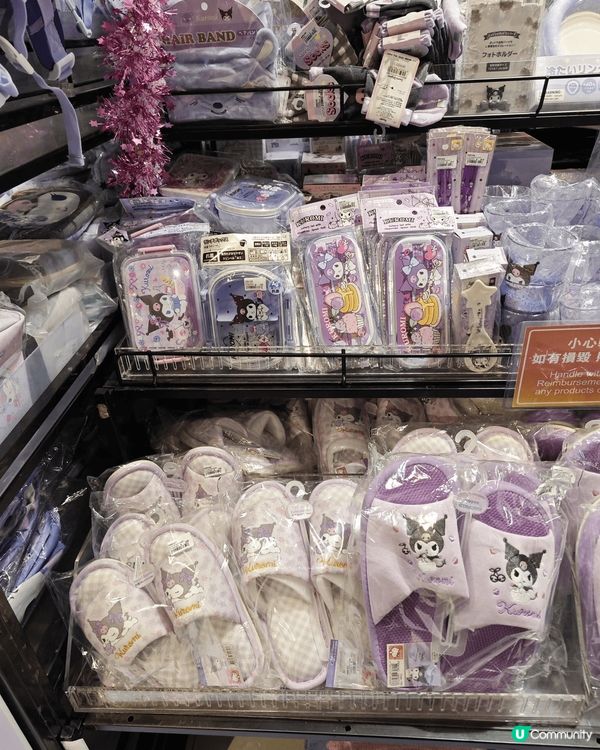 經過Ｍegabox AEON，被一個轉彎位的紫色精品區吸引了...