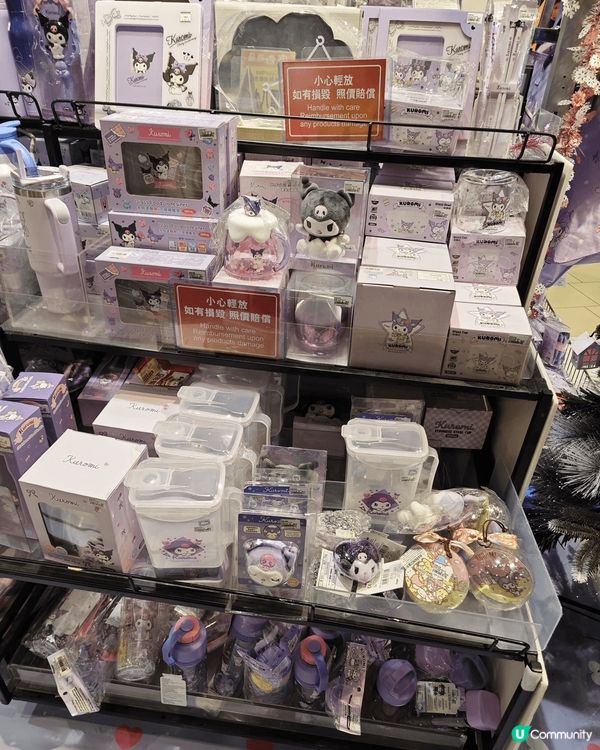 經過Ｍegabox AEON，被一個轉彎位的紫色精品區吸引了...