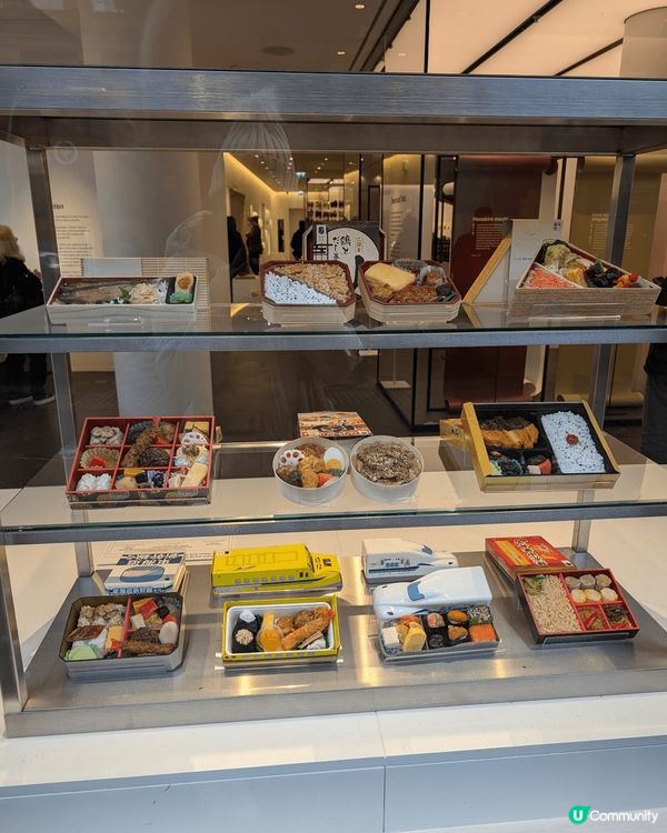 在英國的Japan House，展覽了食物模型，還有茶室可享...