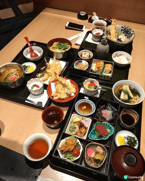 去到日本旅行，點少得當地名物海膽同士多啤梨。