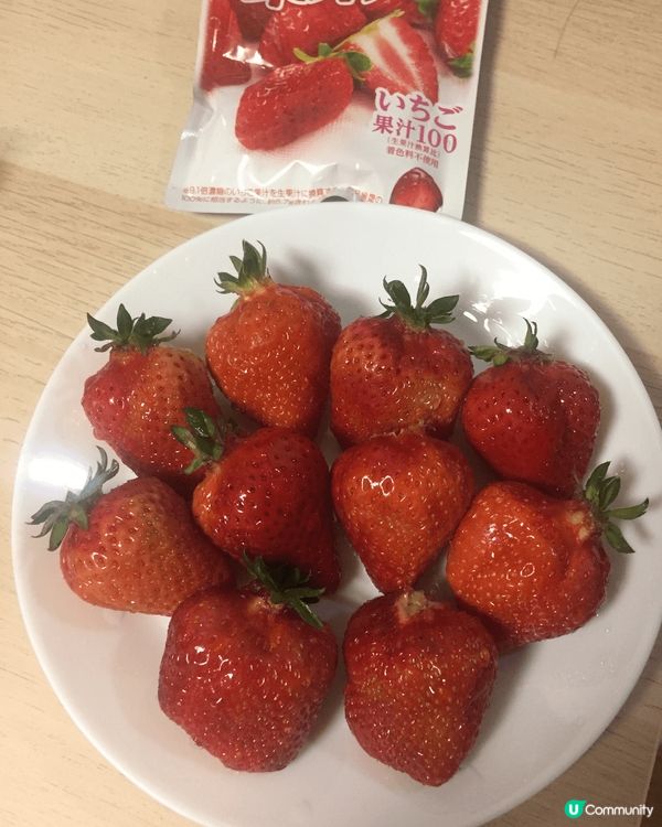 去到日本旅行，點少得當地名物海膽同士多啤梨。