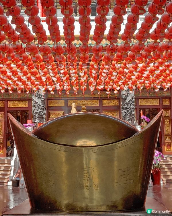 高雄三鳳宮，建立於清聖祖康熙十一年（1672年），是高雄市香...