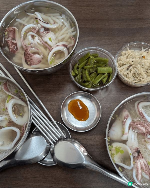 台南小卷米粉是一道以新鮮小卷為主角的經典台南美食，特別強調其...