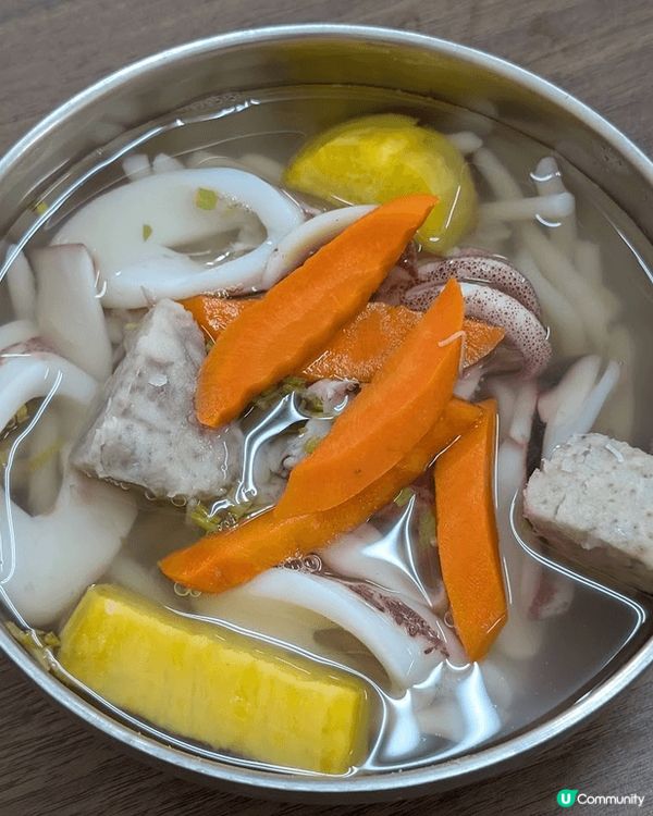 台南小卷米粉是一道以新鮮小卷為主角的經典台南美食，特別強調其...