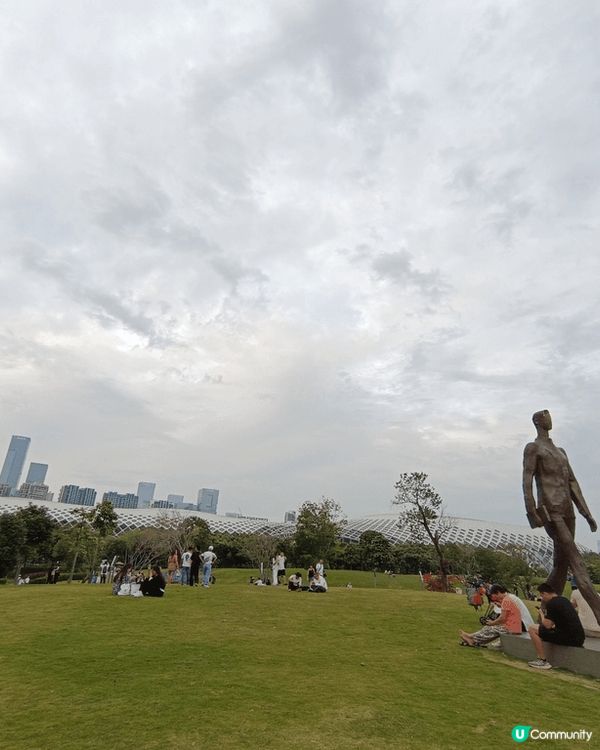在國內深圳灣公園,使用美團租單車,就可以過一個非常悠閒的下午...