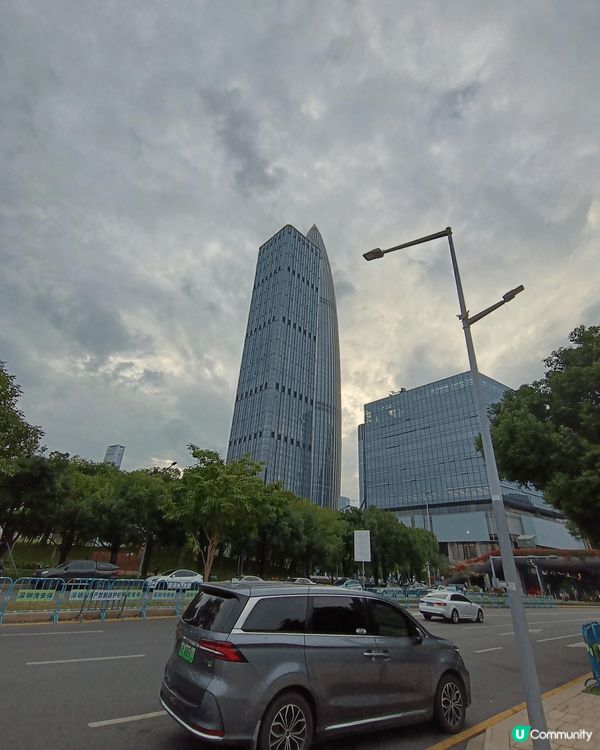 在國內深圳灣公園,使用美團租單車,就可以過一個非常悠閒的下午...