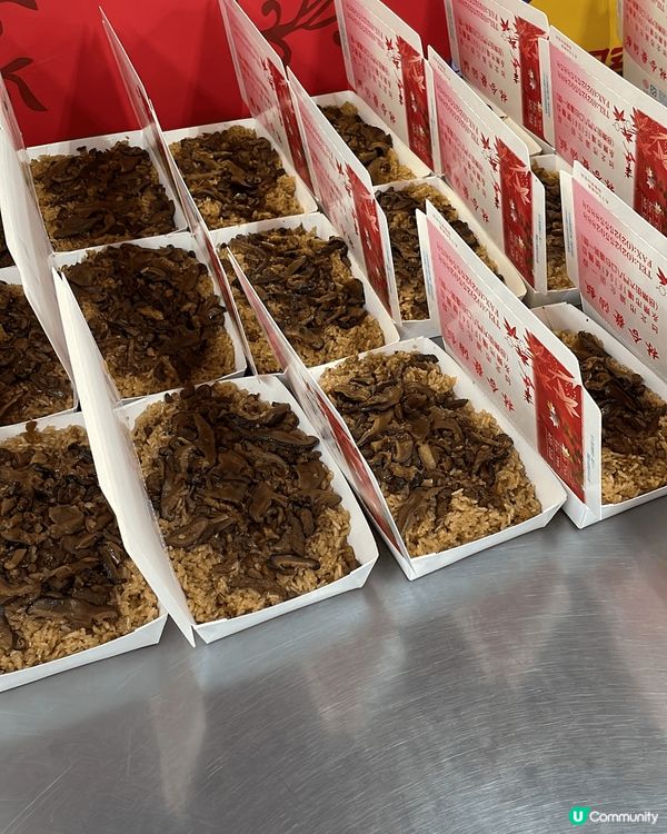 台北永樂市場，嬤嬤花生糖。平價魚生，油飯。都十分推介！