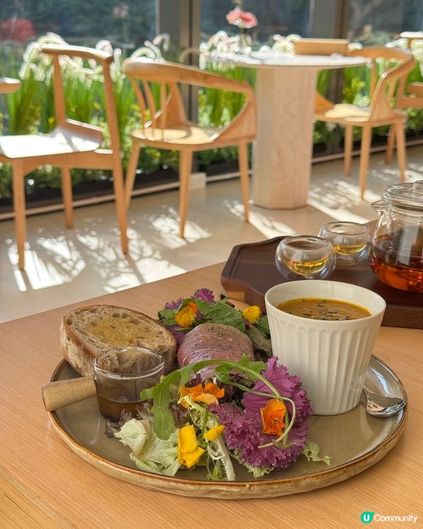 係高山劇場享受下悠閑嘅時刻