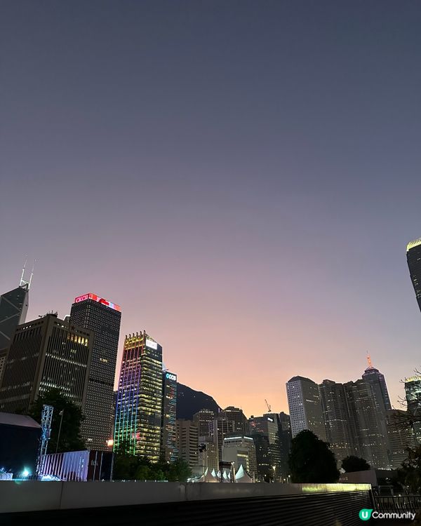 天氣涼涼地，最啱行海旁✅