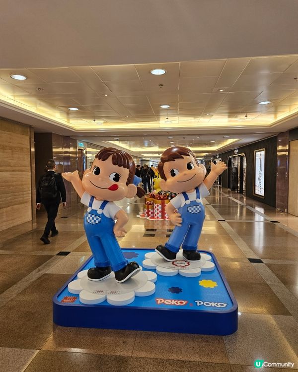 好多牛奶妹及牛奶仔的唔同造型排列