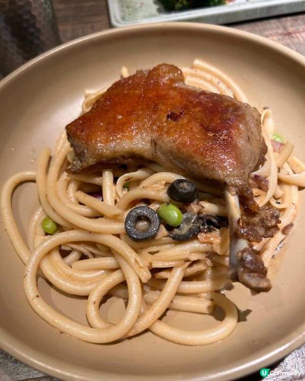 意樂油封鴨髀黑松露管意粉