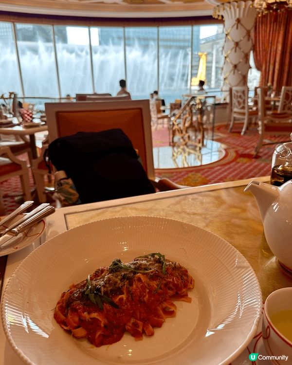 澳門永利皇宮咖啡苑的裝潢設計仿如宮殿般金碧輝煌。一踏入咖啡苑...