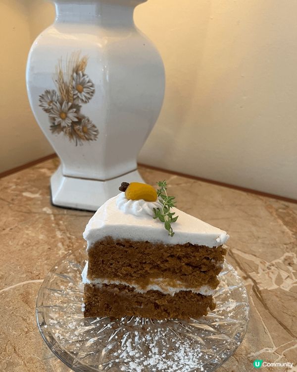 藏身在弘大商圈盡頭，靠近上水站1號出口的巷弄裡，咖啡廳「Ri...