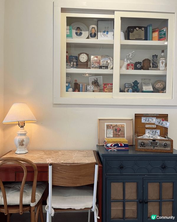 藏身在弘大商圈盡頭，靠近上水站1號出口的巷弄裡，咖啡廳「Ri...