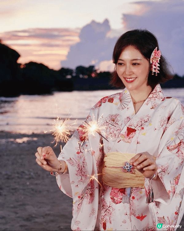 估唔到係沖繩都可以穿著浴衣玩煙花，而且係一個咁美麗的海灘上玩...