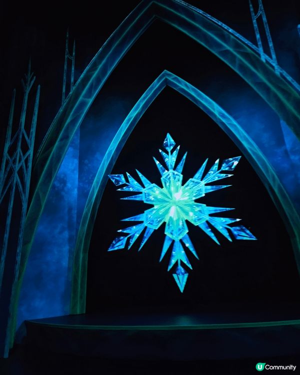 香港迪斯尼新开冰雪奇缘区值得游玩一次！