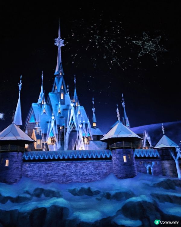 香港迪斯尼新开冰雪奇缘区值得游玩一次！
