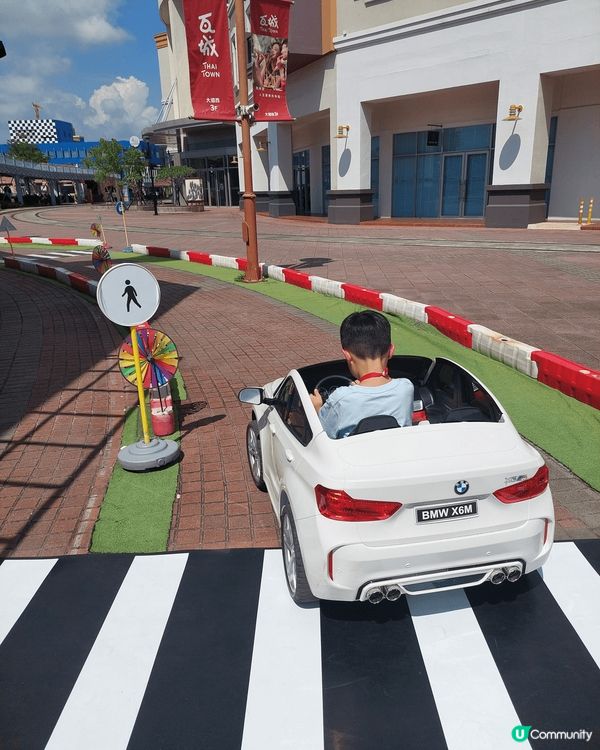 台灣高雄是個自由行的好地方，因為交通便利，台鐵、捷運、輕軌，...