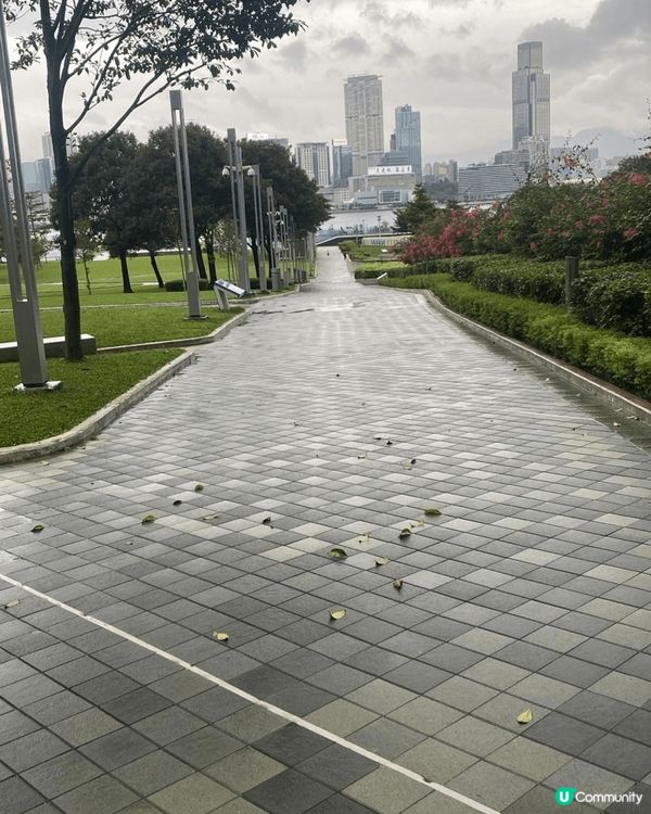 經過black pink 的pop up store. 見到...