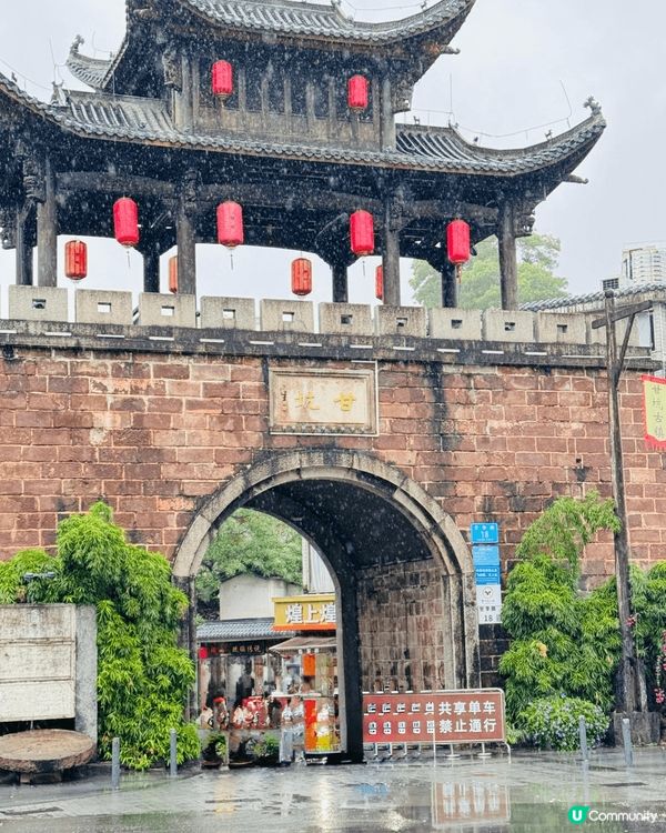 由香港出發，乘坐港鐵去到落馬洲站。抵達落馬洲站後，可以選擇乘...